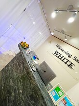 ホワイト つくば店(WHITE)