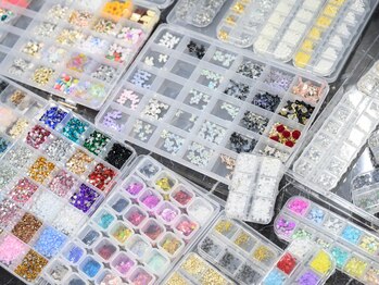 サロン ド シル(Salon de cils)の写真/《流行りの人気パーツご用意あり★》豊富なカラーと合わせてお気に入りのデザインがきっと見つかる♪
