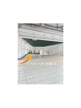 ヨサパーク ミリナ(YOSAPARK Mirina)/エスカレーター降ります!