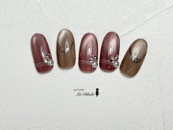 上品チェック柄ネイル