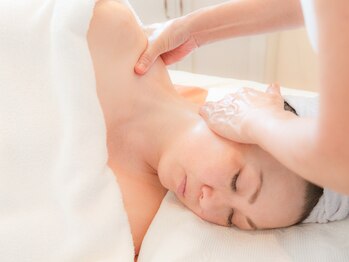 トロワサンク 片瀬山 西鎌倉/フェイシャルのメニューも肩から