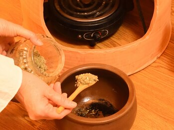 夢みるよもぎ蒸し 弁天町駅前店/14種類の漢方素材