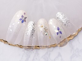 ダイヤホロの結晶ベージュネイル