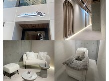 モカラ(MOKARA)の雰囲気（3階建ての白テナントです♪犬の看板・布池バス停の目の前です！）