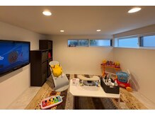 トロピカル(TROPICAL)の雰囲気（キッズルーム完備しておりますお子様の傍でネイルの施術も可能）