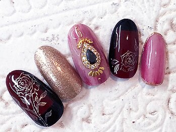 ネイルサロンレアリッチ 銀座店(Rare Rich)/「NAIL UP! 2019年11月号」掲載