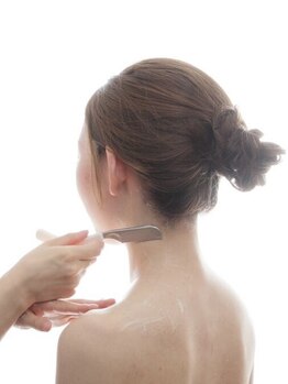 アトリエ エム(Atelier M)の写真/【花嫁の救世主★ブライダル×シェービング】脱毛しているからと安心していませんか?背中,うなじ徹底ケア!