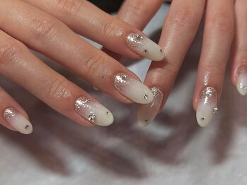 ラグゼ 高林店(Luxxe)/ホワイト×ラメ&ストーン