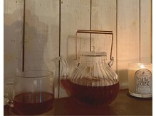 施術後は心安らぐハーブティーでゆったりとリラックス