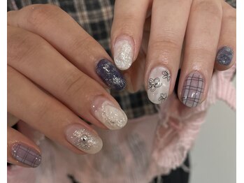 ネイルサロン ティフィン(tiffin)の写真/小さなお爪にぴったりの可愛いデザイン多数♪高い技術力で、繊細アートも対応OK！