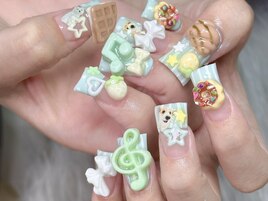 ゴテゴテ個性派ダックネイル