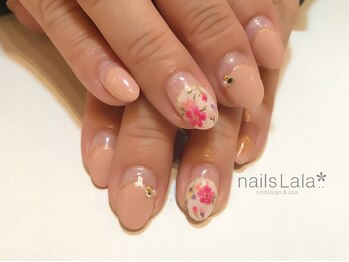 ネイルズ ララ(nails Lala)/丸フレンチお花ネイル
