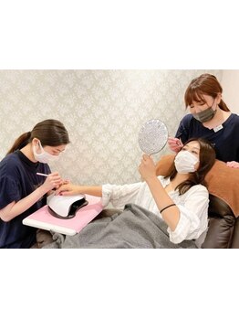 ネイル・アイメニューの同時施術が可能