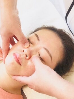 Kトータルビューティ(K.total beauty)の写真/小顔矯正＋骨盤矯正の全身矯正によりリフトUP効果を高め、触って感動のフェイスラインに導きます！！