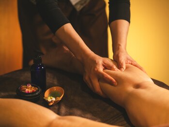 サバイ サバイ(SABAI SABAI)の写真/【癒し+冷え改善へ】オリジナルブレンドしたアロマオイルでリンパの流れを良くし、冷え・浮腫みの緩和へ◎