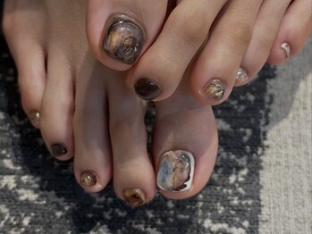 ラクエ(Laque)の写真/足元からおしゃれに♪シンプル一癖あるニュアンスネイルでサンダルシーズンを満喫◎フットバス付きも◎