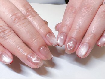 トゥーミーネイル(To Me Nail)の写真/シンプルなのに目を引く大人女性の為のデザイン♪開放感のある店内☆お仕事柄派手なネイルができない方に◎