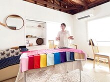 エムズカラープレイス(M's color place)の雰囲気（120色ドレープ全色を使用して診断します。）