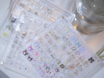 ペネイル 神戸(Penails)の写真/【神戸駅徒歩3分】見るだけでワクワク！200種類以上のパーツをご用意★ワンポイントにも！当日予約大歓迎◎