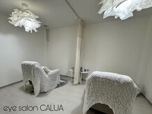 店内は白を基調とした落ち着いた雰囲気で男性も入りやすいです