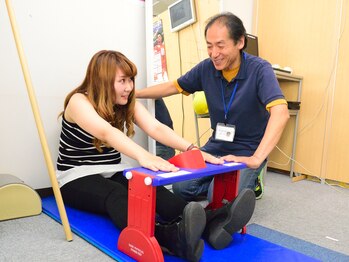 ホグレルスペース 本町店/前屈で柔軟性チェック！