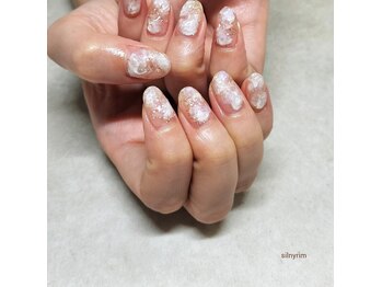 シルニー リム(Silny rim)/アシンメトリーニュアンスネイル