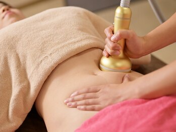 京都フォーエイチ(京都4H)の写真/ここでしか受けられない新機種マイクロ波痩身で脂肪を分解!高周波500倍のパワーで本気のサイズダウンへ