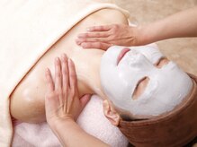 美人塾リボーンコスメティックの雰囲気（お顔もお身体も、オールハンドで癒し、お肌を磨いていきます）