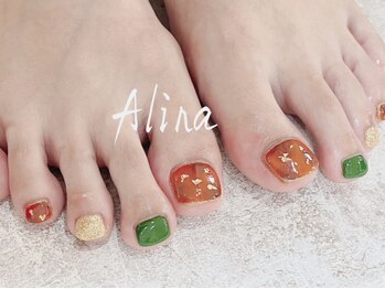 エリナネイルサロン池袋(Alina Nail Salon)の写真/普段は派手ネイルが出来ない方でもフットで華やぐ足元に♪サンプルも多数ご用意◆持ち込みアートにも対応!