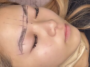 ミヨン(Miyon)/黄金比マップブロウwaxメイク付