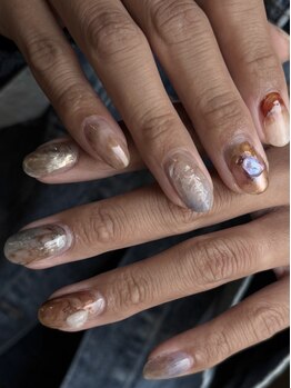 アロンネイル(A’arone nail)の写真/【空気までデザインするニュアンスネイル】 繊細な色彩と質感で、ふと見惚れる指先を創ります