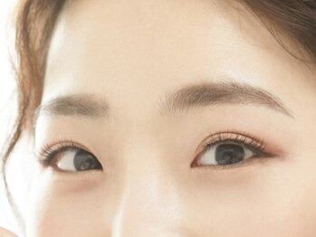 ルナ クレッシェンテ(Luna Crescente)の写真/骨格に合わせた美眉毛スタイリングで垢抜け顔に♪毎日のメイク時短にも◎まつげとセットのお得なクーポン有