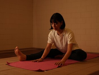 オーケン抗酸化陶板浴きずなの写真/陶板を通したテラヘルツ温熱と組み合わせた、2種のヨガメニューをご用意