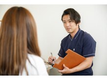 大久保ひまわり整骨院の雰囲気（最先端のオーダーメイド施術。経験豊富なスタッフが対応します）