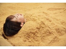 ミモザの雰囲気（針葉樹のオガクズと酵素液と米ぬかを配合した酵素風呂です。）