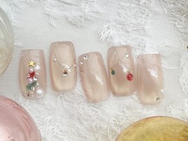 大人可愛いクリスマスネイル