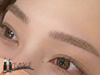 イーグル 元町(EAGLE)の写真/顔の印象を左右する眉は、プロにお任せ！【美眉スタイリング】で、垢抜け美人に☆メンズのお客様も大歓迎♪