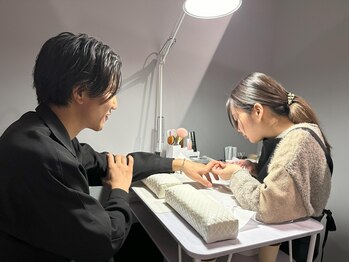 ハンサム(HANDSAM)の写真/男性専用サロン★マンツーマン施術&完全個室のプライベートサロン◎理想の爪を伺い丁寧にご提案いたします!