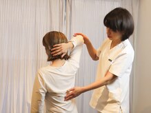 きれいウィーク 恵比寿/肩、背中施術中