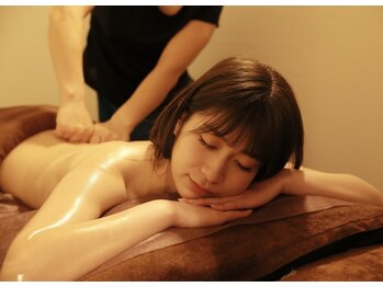ビビット(vivid)の写真/本格手技で段違いの施術効果◎トリートメント成分配合でお肌へじっくり浸透し美肌へ★施術時の力の調整も◎