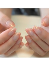 アッシュネイル(Ash nail)/肌を明るく見せる上品ラメグラデ