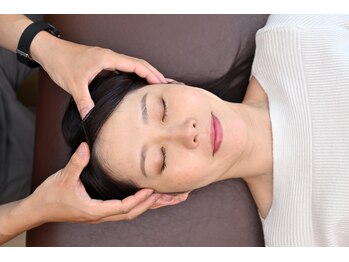 楽眠整体の写真/【目のピントが合わない方必見】頭蓋調整で首の動きと頭部の筋肉を最適化◎仕事の効率もUP！