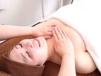 パッチ バイ サロンデヤンス(Patch by SALON DE YANSU)/デコルテ気持ちいいですよね♪こ