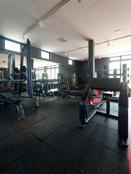 ひまわり整骨院 スポーツ(ひまわり整骨院+SPORTS)/併設しているジムの内観