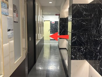 ビーキュート 神戸元町店(BE-CUTE)/【道案内】6.直進して左へ