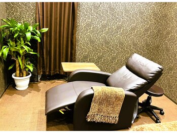 ネイルアンドアイラッシュ ルクソー シーホーク店(Nail&Eyelash LUXUEUX.)/