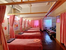 四季縁の雰囲気（綺麗に整い、BGMも流れる淡いピンクの色調の居心地の良い店内♪）