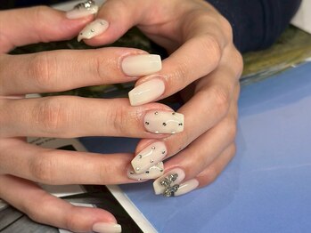 アース ネイルアンドアイラッシュ 甲府昭和店(HAIR & MAKE EARTH Nail&Eyelash)/3本ずつデザイン　￥9500