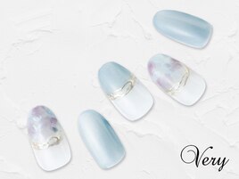 上品な透明感のある紫陽花ネイル