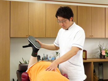 まろカイロプラクティック/施術風景2